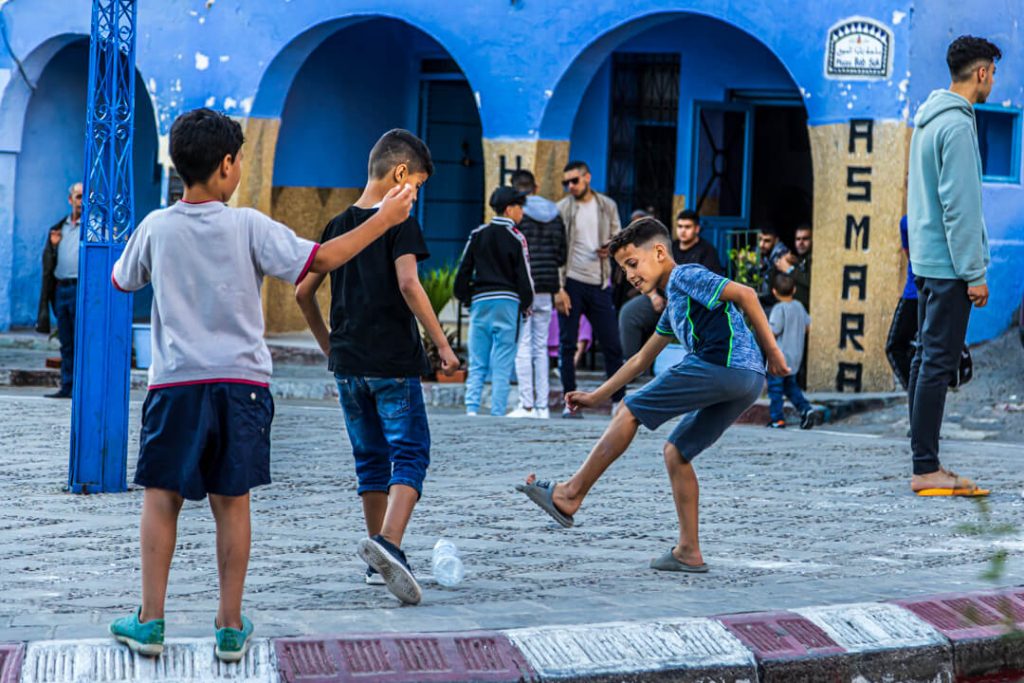 Bambini che giocano Chefchaouen