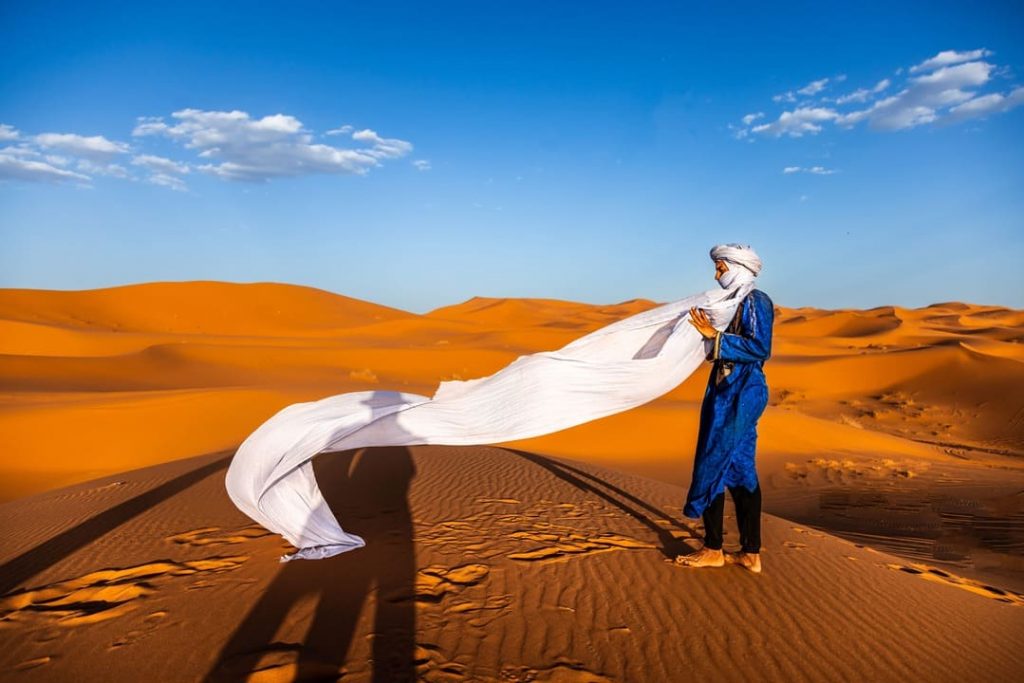 Il cammelliere sulle dune